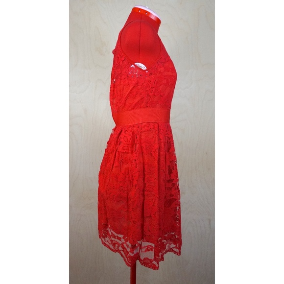 ModCloth (BB Dakota) "When the Night Comes" Red Lace Dress - Picture 4 of 14